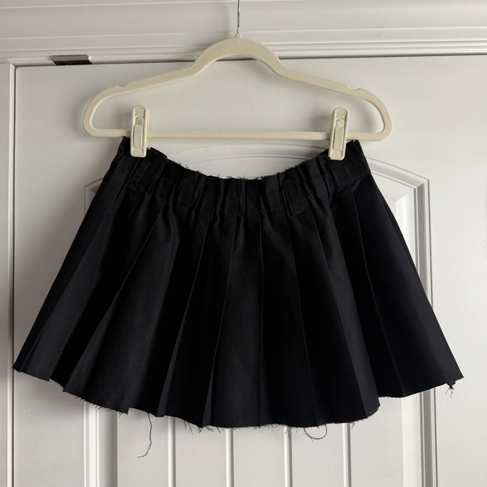 H&M Black Pleated Mini Skirt